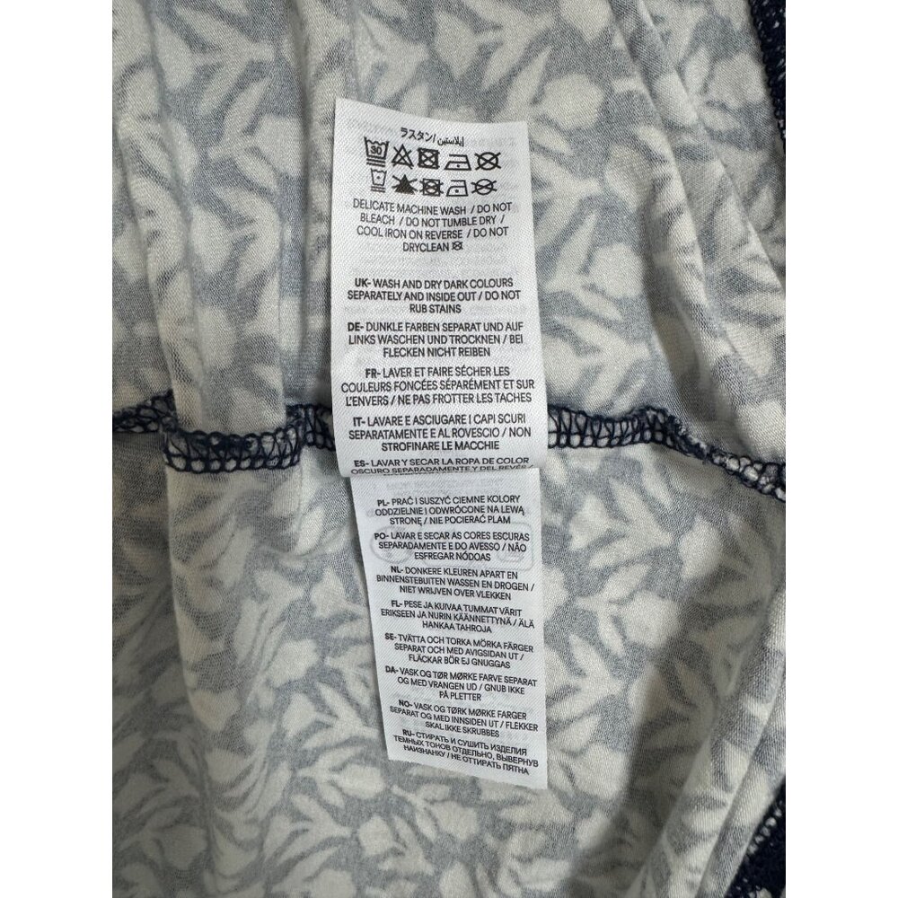 Elegant Blue and White Patterned Dress - Picture 13 of 13
